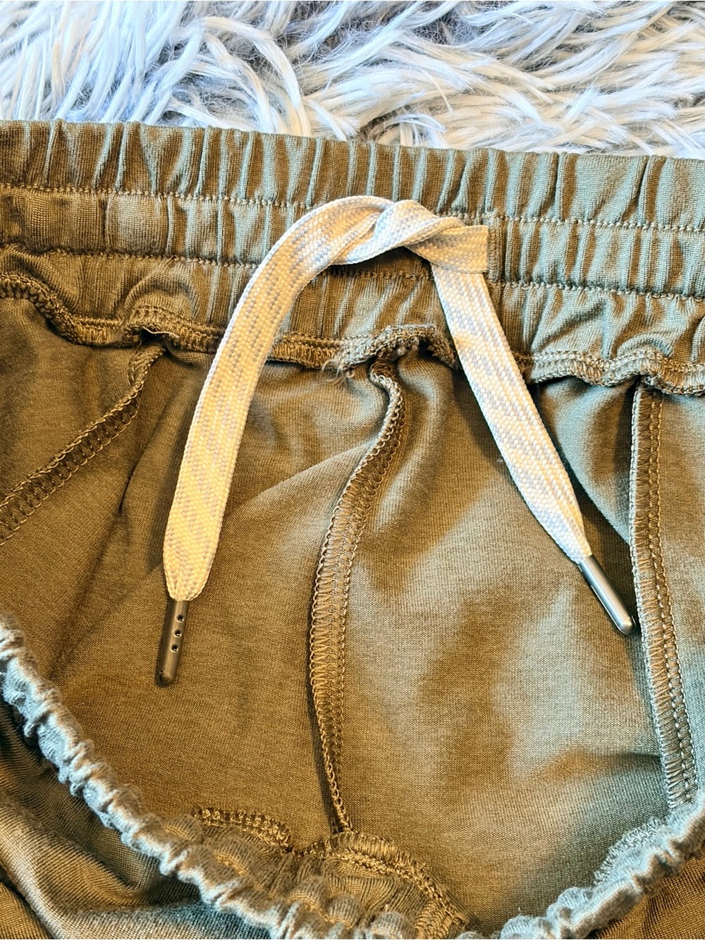 Vuori Boyfriend Cargo Sweatpant - Picture 5 of 11